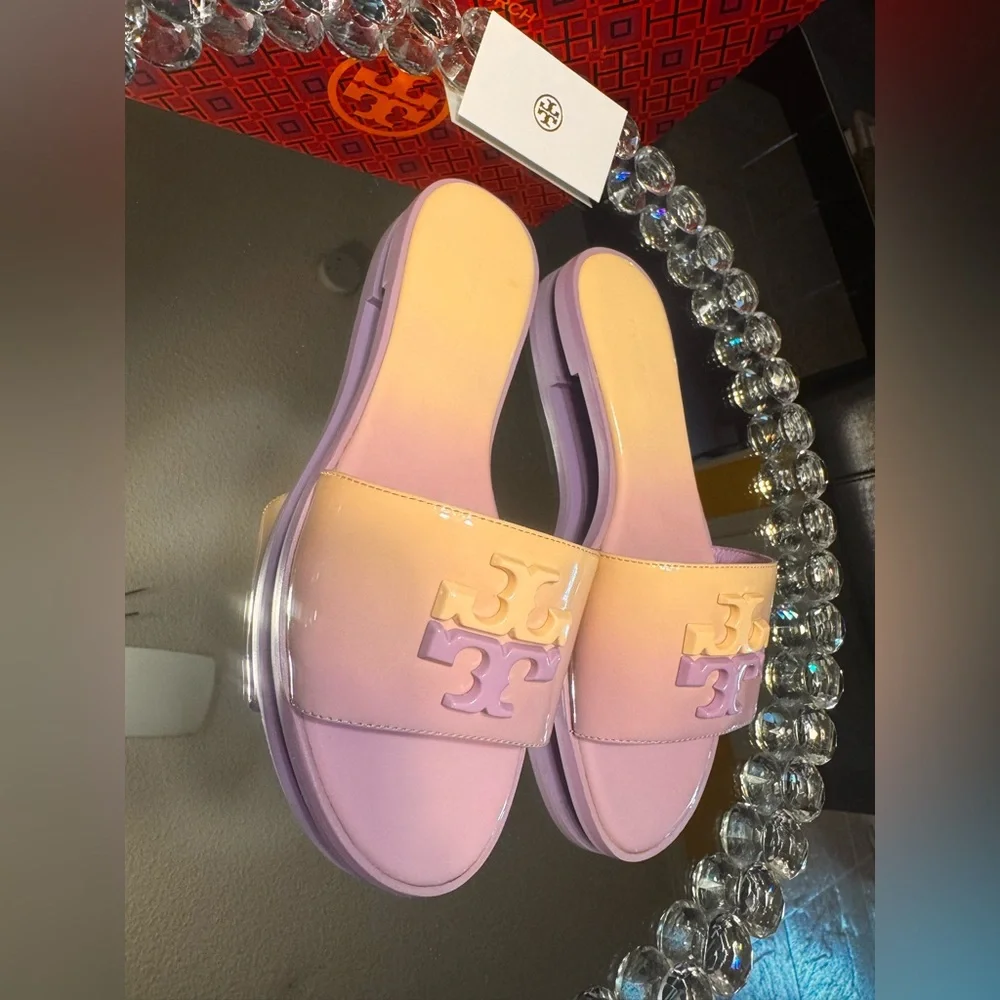 Tory Burch Everly Slide Flat Soft Patent Leather Sweet corn/Lavender Cloud. SZ 5